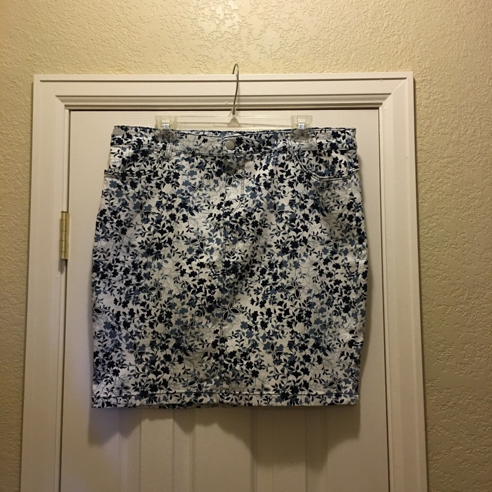 Dress Barn Skirt EUC